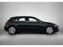 Mercedes-Benz A-klasse 180 Star Edition | Dode Hoek Ass | Stoelverwarming | LED Verlichting | Parkeerpakket met Camera | Inclusief 24 maanden Mercedes-Benz Certified garantie voor Europa.