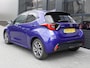 Mazda 2 Hybrid Toyota Yaris 1.5 Homura (Navi/Carplay,Camera,AdaptiveCruise,Stoel+Stuurverwarming,PDC,Leder,Keyless)