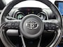 Toyota Yaris 1.5 Hybrid Executive | JBL | Head-Up Display | Dodehoek Detectie | Stoel+stuurverwarming | Parkeersensoren voor+achter | Draadloze telefoonlader | Navigatie | Apple CarPlay/Android Auto |