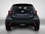 Toyota Yaris 1.5 Hybrid Executive | JBL | Head-Up Display | Dodehoek Detectie | Stoel+stuurverwarming | Parkeersensoren voor+achter | Draadloze telefoonlader | Navigatie | Apple CarPlay/Android Auto |