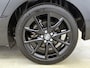 Toyota Yaris 1.5 Hybrid Executive | JBL | Head-Up Display | Dodehoek Detectie | Stoel+stuurverwarming | Parkeersensoren voor+achter | Draadloze telefoonlader | Navigatie | Apple CarPlay/Android Auto |