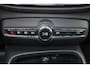 Volvo XC40 B3 Plus Black Edition - IntelliSafe Assist & Surround - 360º Camera - Harman/Kardon audio - Verwarmde voorstoelen & stuur - Parkeersensoren voor & achter - Elektr. bedienb. voorstoelen met geheugen links - Draadloze tel. lader - Standkachel - Extra getint glas - 20' LMV