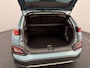 Hyundai Kona Electric EV Limited 64 kWh 3- Fase SOH 95,6% | Warmtepomp | Elektrisch Schuif/Kanteldak | Camera | Leer | Head-Up Display