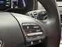 Hyundai Kona Electric EV Limited 64 kWh 3- Fase SOH 95,6% | Warmtepomp | Elektrisch Schuif/Kanteldak | Camera | Leer | Head-Up Display