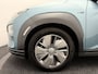 Hyundai Kona Electric EV Limited 64 kWh 3- Fase SOH 95,6% | Warmtepomp | Elektrisch Schuif/Kanteldak | Camera | Leer | Head-Up Display