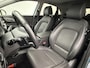 Hyundai Kona Electric EV Limited 64 kWh 3- Fase SOH 95,6% | Warmtepomp | Elektrisch Schuif/Kanteldak | Camera | Leer | Head-Up Display