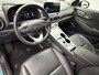 Hyundai Kona Electric EV Limited 64 kWh 3- Fase SOH 95,6% | Warmtepomp | Elektrisch Schuif/Kanteldak | Camera | Leer | Head-Up Display