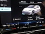 Volkswagen ID.3 Pure Oranje Edition 52 kWh 170 pk | SOH 100% | Navigatie via App | Parkeersensoren | Adaptieve cruise control | LED koplampen |