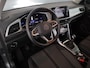 Volkswagen T-Roc 1.0 TSI Life Edition 115 pk | Verlengde garantie | Navigatie via App | Parkeersensoren (Park assist) | Achteruitrijcamera | Autom. airco |