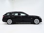 BMW 3-Serie Touring 320e Shadow Line | Camera | Trekhaak | Leder/Stof | DAB | LED | Cruise | Carplay