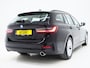 BMW 3-Serie Touring 320e Shadow Line | Camera | Trekhaak | Leder/Stof | DAB | LED | Cruise | Carplay