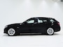 BMW 3-Serie Touring 320e Shadow Line | Camera | Trekhaak | Leder/Stof | DAB | LED | Cruise | Carplay
