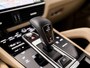 Porsche Cayenne 3.0 E-Hybrid Sport 463Pk (SPORTCHRONO PAKKET, LUCHTVERING, SOH 95%, APPLE CARPLAY, MEMORY SEATS, STOELVERWARMING, GETINT GLAS, CAMERA, NIEUWSTAAT)