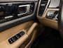 Porsche Cayenne 3.0 E-Hybrid Sport 463Pk (SPORTCHRONO PAKKET, LUCHTVERING, SOH 95%, APPLE CARPLAY, MEMORY SEATS, STOELVERWARMING, GETINT GLAS, CAMERA, NIEUWSTAAT)