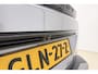 Peugeot e-2008 EV GT 54 kWh | Achteruitrijcamera | Parkeersensoren | Adaptive cruise control | Wireless charging | Navigatie | Airco | Climate control | Stuurbediening | Interieurverlichting | Half stof/leer bekleding | Verkeersbord detectie