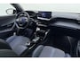 Peugeot e-2008 EV GT 54 kWh | Achteruitrijcamera | Parkeersensoren | Adaptive cruise control | Wireless charging | Navigatie | Airco | Climate control | Stuurbediening | Interieurverlichting | Half stof/leer bekleding | Verkeersbord detectie