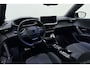 Peugeot e-2008 EV GT 54 kWh | Achteruitrijcamera | Parkeersensoren | Adaptive cruise control | Wireless charging | Navigatie | Airco | Climate control | Stuurbediening | Interieurverlichting | Half stof/leer bekleding | Verkeersbord detectie