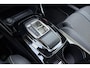 Peugeot e-2008 EV GT 54 kWh | Achteruitrijcamera | Parkeersensoren | Adaptive cruise control | Wireless charging | Navigatie | Airco | Climate control | Stuurbediening | Interieurverlichting | Half stof/leer bekleding | Verkeersbord detectie