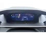 Peugeot e-2008 EV GT 54 kWh | Achteruitrijcamera | Parkeersensoren | Adaptive cruise control | Wireless charging | Navigatie | Airco | Climate control | Stuurbediening | Interieurverlichting | Half stof/leer bekleding | Verkeersbord detectie