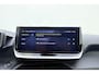 Peugeot e-2008 EV GT 54 kWh | Achteruitrijcamera | Parkeersensoren | Adaptive cruise control | Wireless charging | Navigatie | Airco | Climate control | Stuurbediening | Interieurverlichting | Half stof/leer bekleding | Verkeersbord detectie
