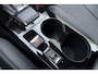 Peugeot e-2008 EV GT 54 kWh | Achteruitrijcamera | Parkeersensoren | Adaptive cruise control | Wireless charging | Navigatie | Airco | Climate control | Stuurbediening | Interieurverlichting | Half stof/leer bekleding | Verkeersbord detectie