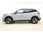 Peugeot e-2008 EV GT 54 kWh | Achteruitrijcamera | Parkeersensoren | Adaptive cruise control | Wireless charging | Navigatie | Airco | Climate control | Stuurbediening | Interieurverlichting | Half stof/leer bekleding | Verkeersbord detectie