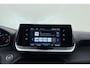 Peugeot e-2008 EV Allure Pack 50 kWh | Apple carplay/Android auto | Automatische airco | Cruise control | Lichtmetalen velgen 17'' | Parkeersensoren |