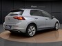 Volkswagen Golf 1.5 eHybrid Style | Camera | Side Assist | ERGO Stoel | ACC | Spiegelpakket | Carplay | Getint Glas | 17'' |