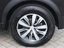 Peugeot e-2008 EV Active 50 kWh 136pk | Navigatie | Donder getint glas | PDC A | Achteruitrij Camera |