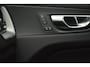 Volvo XC60 T6 Hybride AWD Plus Dark LONG RANGE | Panoramadak | Camera | Trekhaak | Pilot-Assist | Memory stoelen |