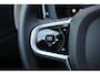 Volvo XC60 T6 350PK Plug-in hybrid AWD Plus Dark | Adaptive Cruise & Pilot Assist | Panoramisch Schuif-/Kanteldak | 360 Camera | Head-Up Display | Stoelverwarming voor & achter | Stuurverwarming | Semi Elektr. Trekhaak | Elektr. Achterklep | Premium Harman/Kardon Audio |