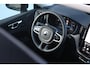 Volvo XC60 T6 350PK Plug-in hybrid AWD Plus Dark | Adaptive Cruise & Pilot Assist | Panoramisch Schuif-/Kanteldak | 360 Camera | Head-Up Display | Stoelverwarming voor & achter | Stuurverwarming | Semi Elektr. Trekhaak | Elektr. Achterklep | Premium Harman/Kardon Audio |