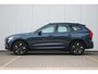 Volvo XC60 T6 350PK Plug-in hybrid AWD Plus Dark | Adaptive Cruise & Pilot Assist | Panoramisch Schuif-/Kanteldak | 360 Camera | Head-Up Display | Stoelverwarming voor & achter | Stuurverwarming | Semi Elektr. Trekhaak | Elektr. Achterklep | Premium Harman/Kardon Audio |