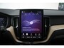 Volvo XC60 T6 350PK Plug-in hybrid AWD Plus Dark | Adaptive Cruise & Pilot Assist | Panoramisch Schuif-/Kanteldak | 360 Camera | Head-Up Display | Stoelverwarming voor & achter | Stuurverwarming | Semi Elektr. Trekhaak | Elektr. Achterklep | Premium Harman/Kardon Audio |