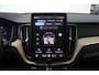 Volvo XC60 T6 350PK Plug-in hybrid AWD Plus Dark | Adaptive Cruise & Pilot Assist | Panoramisch Schuif-/Kanteldak | 360 Camera | Head-Up Display | Stoelverwarming voor & achter | Stuurverwarming | Semi Elektr. Trekhaak | Elektr. Achterklep | Premium Harman/Kardon Audio |