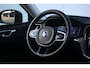 Volvo XC60 T6 350PK Plug-in hybrid AWD Plus Dark | Adaptive Cruise & Pilot Assist | Panoramisch Schuif-/Kanteldak | 360 Camera | Head-Up Display | Stoelverwarming voor & achter | Stuurverwarming | Semi Elektr. Trekhaak | Elektr. Achterklep | Premium Harman/Kardon Audio |