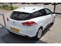 Renault Clio Estate 0.9 TCe Limited Nederlandse auto/Navigatie/Parkeersensoren/Cruise control/Keyless/Bluetooth/Airco/Bass reflex audio/Elektrische ramen/Elektrisch verstelbare spiegels/16'' Lichtmetalen velgen.