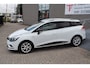 Renault Clio Estate 0.9 TCe Limited Nederlandse auto/Navigatie/Parkeersensoren/Cruise control/Keyless/Bluetooth/Airco/Bass reflex audio/Elektrische ramen/Elektrisch verstelbare spiegels/16'' Lichtmetalen velgen.