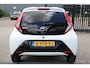 Toyota Aygo 1.0 VVT-i x-joy automaat! Apple carplay/Achteruitrijcamera/Climate control/DAB Radio/Licht metalen velgen