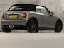 MINI Cooper Cabrio 1.5 Chili Sport (GROOT NAVI, DEALER ONDERHOUDEN, DIAMOND STITCHING, LEDER, STOELVERWARMING, SPORTSTOELEN, JACK UNION ACHTERLICHTEN, PARKEERSENSOREN, NIEUWSTAAT)