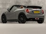 MINI Cooper Cabrio 1.5 Chili Sport (GROOT NAVI, DEALER ONDERHOUDEN, DIAMOND STITCHING, LEDER, STOELVERWARMING, SPORTSTOELEN, JACK UNION ACHTERLICHTEN, PARKEERSENSOREN, NIEUWSTAAT)