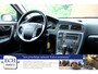 Volvo V70 2.4 140 pk Aut. Edition II, Volvo-dealer onderhouden, Trekhaak