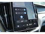 Volvo XC60 T6 Plug-in hybrid AWD Plus Dark | Trekhaak | All-Season banden | 360 Graden Camera | Panoramadak | Adaptieve Cruise Control | Apple Carplay/ Android Auto | Verwarmbare Voorstoelen | Parkeerverwarming