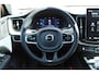 Volvo XC60 T6 Plug-in hybrid AWD Plus Dark | Trekhaak | All-Season banden | 360 Graden Camera | Panoramadak | Adaptieve Cruise Control | Apple Carplay/ Android Auto | Verwarmbare Voorstoelen | Parkeerverwarming