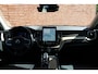 Volvo XC60 T6 Plug-in hybrid AWD Plus Dark | Trekhaak | All-Season banden | 360 Graden Camera | Panoramadak | Adaptieve Cruise Control | Apple Carplay/ Android Auto | Verwarmbare Voorstoelen | Parkeerverwarming