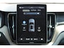 Volvo XC60 T6 Plug-in hybrid AWD Plus Dark | Trekhaak | All-Season banden | 360 Graden Camera | Panoramadak | Adaptieve Cruise Control | Apple Carplay/ Android Auto | Verwarmbare Voorstoelen | Parkeerverwarming