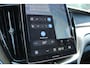 Volvo XC60 T6 Plug-in hybrid AWD Plus Dark | Trekhaak | All-Season banden | 360 Graden Camera | Panoramadak | Adaptieve Cruise Control | Apple Carplay/ Android Auto | Verwarmbare Voorstoelen | Parkeerverwarming