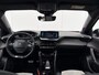 Peugeot e-2008 EV GT Pack 50 kWh Stoelverwarming | Panoramadak | Navigatie I SOH 92% | CarPlay | Dodehoekdetectie | Camera |