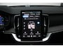 Volvo XC90 T8 Plug-in hybrid AWD Ultra Dark | High End Audio by Bowers & Wilkins | Luchtvering | Nappa leder interieur | Gelaagde zijruiten | Semi Electrische Trekhaak| Voorstoelen met Massage Functie | Adaptive Cruise & Pilot Assist |