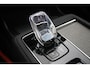 Volvo XC90 T8 Plug-in hybrid AWD Ultra Dark | High End Audio by Bowers & Wilkins | Luchtvering | Nappa leder interieur | Gelaagde zijruiten | Semi Electrische Trekhaak| Voorstoelen met Massage Functie | Adaptive Cruise & Pilot Assist |